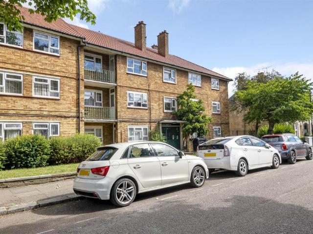 Flat for sale in Harringay, Greater London