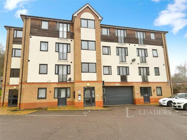 Flat for sale in Farley Hill, Spring Park