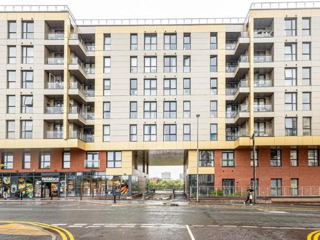 Flat for sale in Blackfriars, Salford