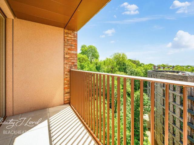 Flat for sale in London Borough of Lewisham, Deptford