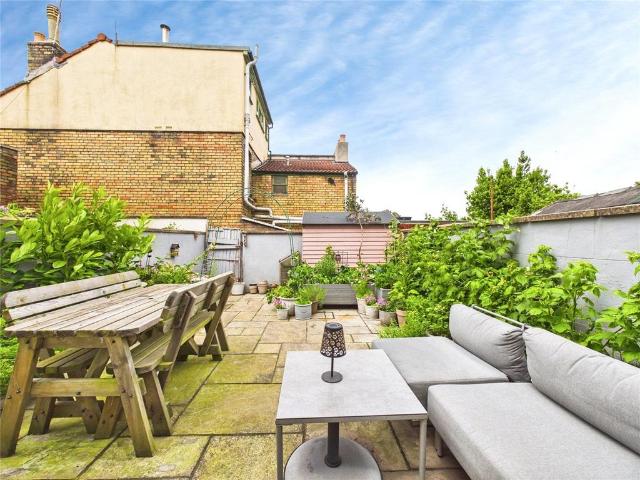 Flat for sale in Spike Island, Feckenham
