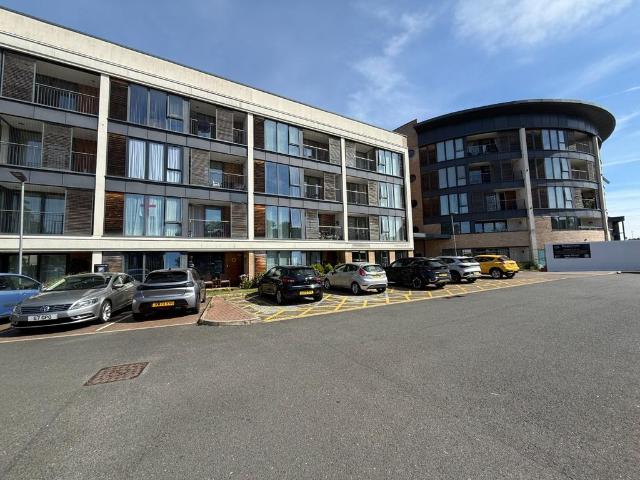 Flat for sale in Dunstable, Bedfordshire
