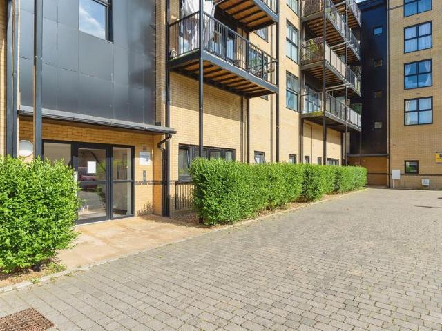 Flat for sale in Pin Green Industrial Area, Shephall