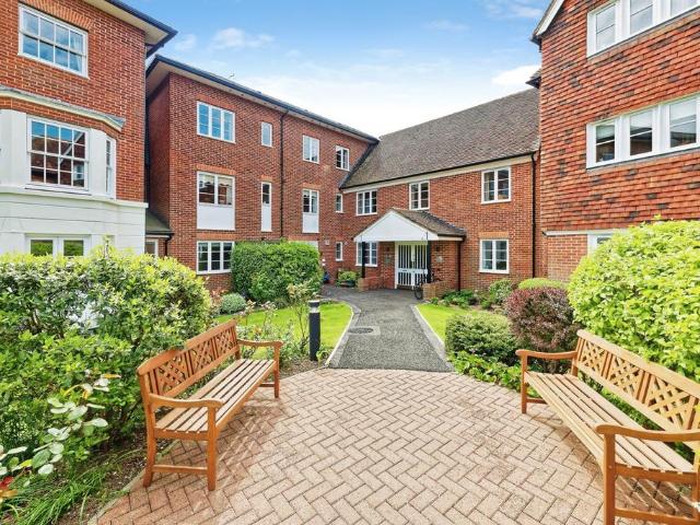 Flat for sale in The King's Mile, The Bridge