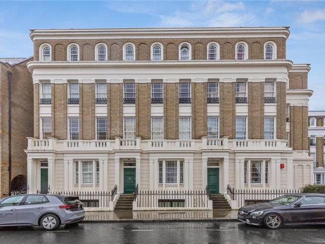 Flat for sale in Highbury, Greater London