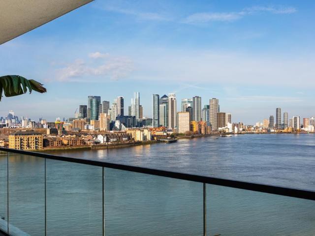 Flat for sale in Royal Borough of Greenwich, Greater London
