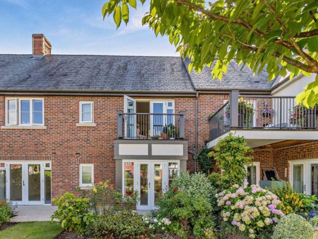 Flat for sale in Tattenhall, Cheshire