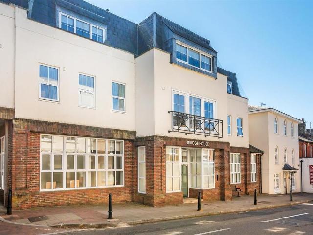 Flat for sale in Pachesham Park, Surrey