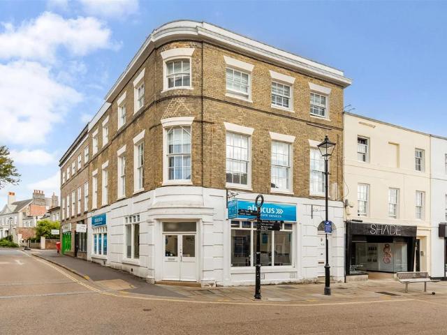 Flat for sale in Barton Stacey, Hampshire