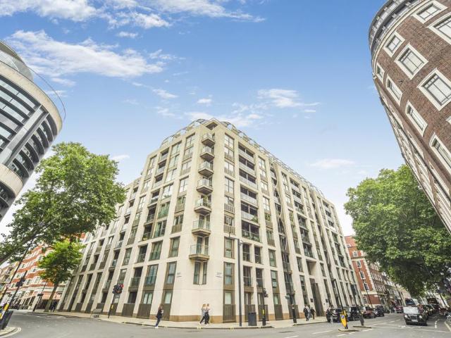 Flat for sale in Westminster, Greater London