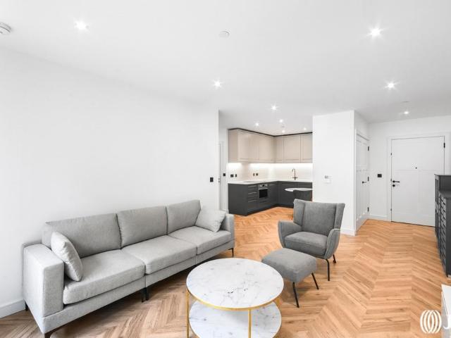Flat for sale in Norbiton, Greater London