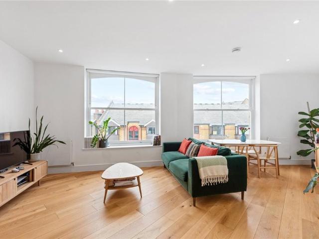 Flat for sale in Dalston, De Beauvoir Town