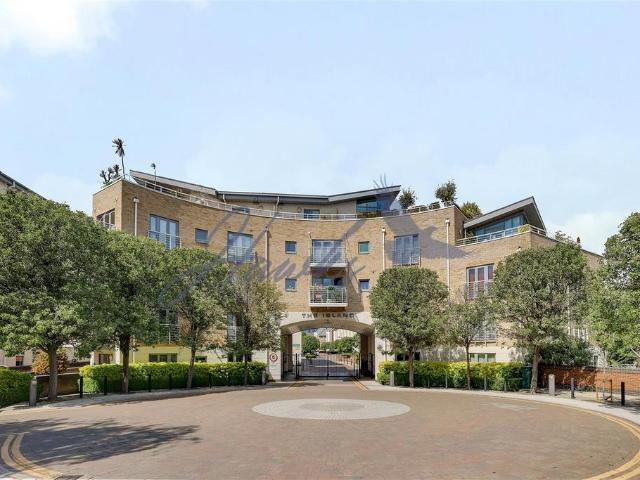 Flat for sale in London Borough of Hounslow, Greater London