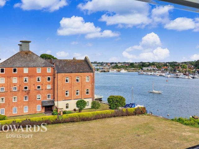 Flat for sale in Eastbridge, Suffolk