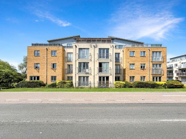 Flat for sale in Wickford