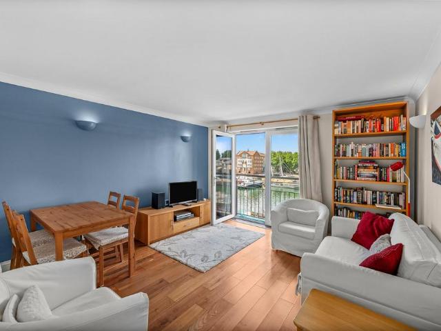 Flat for sale in Rotherhithe, Greater London
