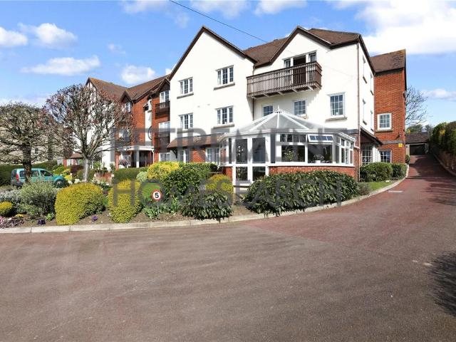 Flat for sale in Broadway, Wychavon