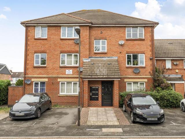 Flat for sale in London Borough of Merton, Mitcham