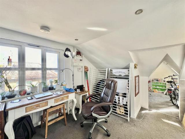 Flat for sale in Leigh on Sea, Southend-on-Sea