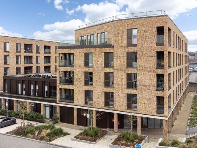 Flat for sale in Ashley Park, Surrey