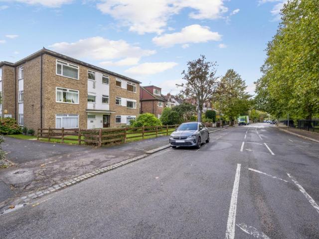 Flat for sale in Cottenham Park, Greater London