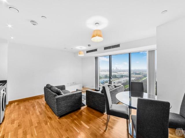 Flat for sale in Stratford Marsh, Greater London