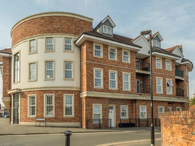 Flat for sale in Wokingham