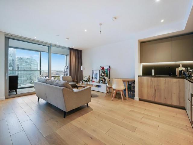 Flat for sale in Hoxton, Greater London