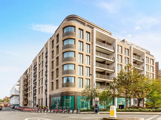 Flat for sale in Fulham, Greater London