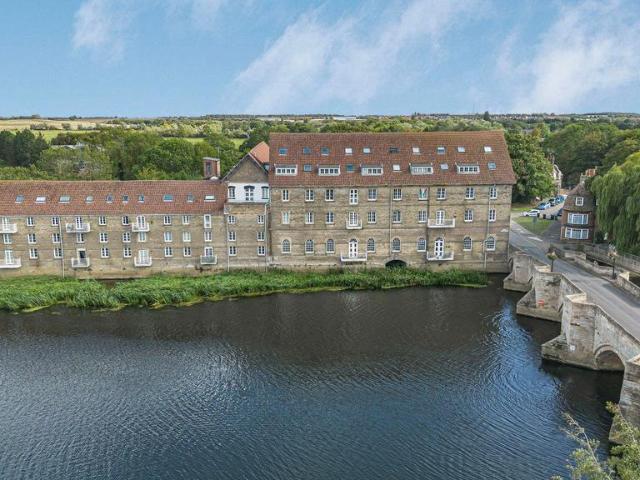 Flat for sale in Huntingdon, Cambridgeshire
