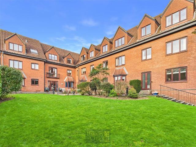 Flat for sale in Navestock Side, Essex