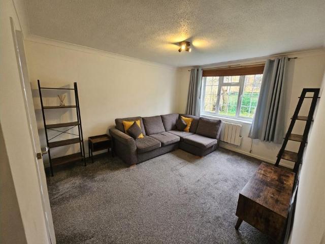 Flat for sale in The Wrythe, Greater London