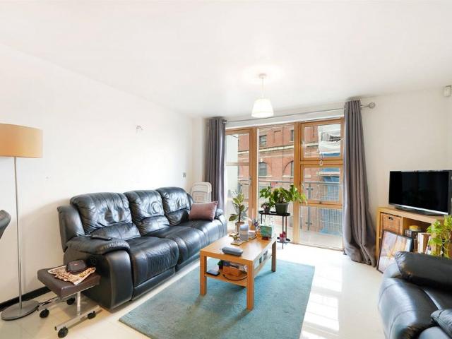 Flat for sale in Holloway, Greater London