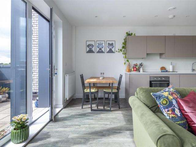 Flat for sale in Charlton, Greater London