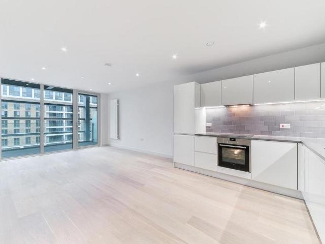 Flat for sale in Royal Wharf, Greater London