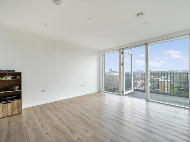 Flat for sale in London Borough of Lewisham, New Cross