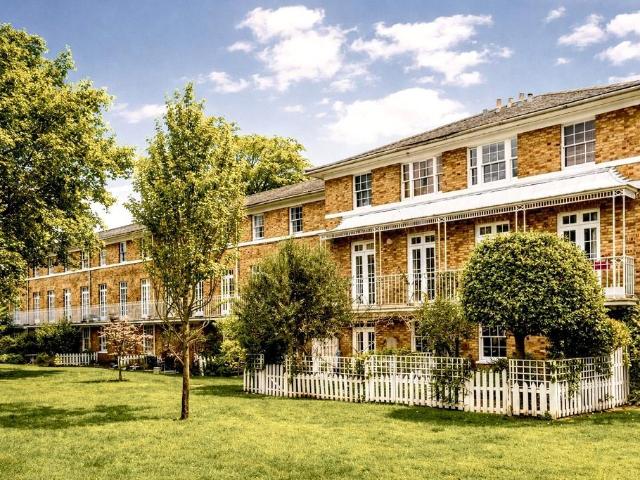 Flat for sale in East Dulwich, Greater London