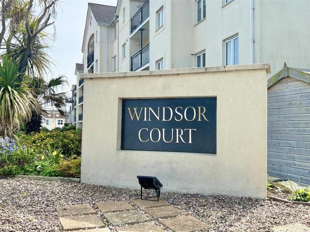 Flat for sale in Newquay, Cornwall