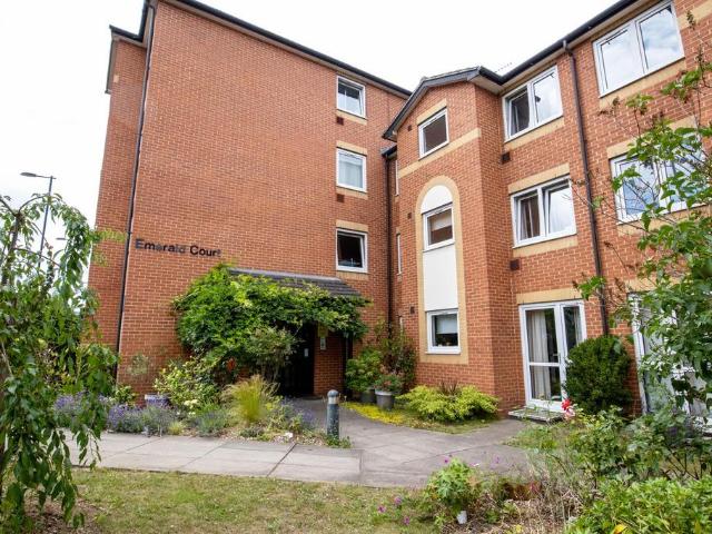 Flat for sale in London Borough of Croydon, Greater London