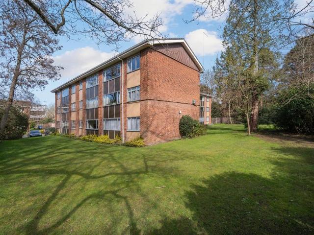 Flat for sale in Blackhills, Surrey