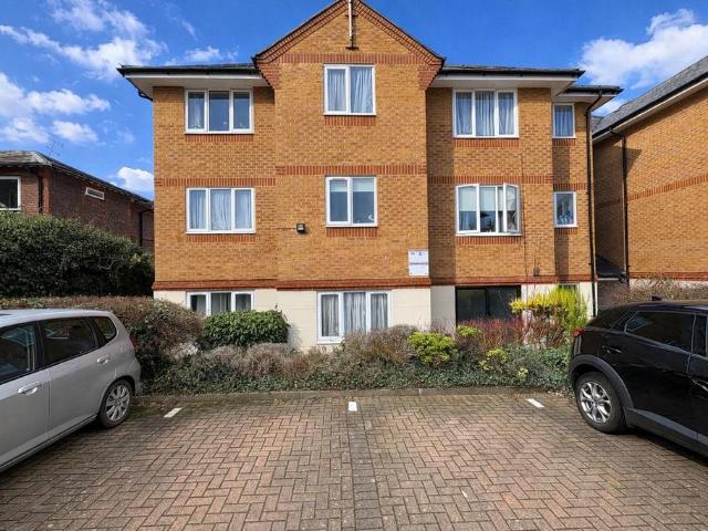Flat for sale in Highfield, Pouchen End