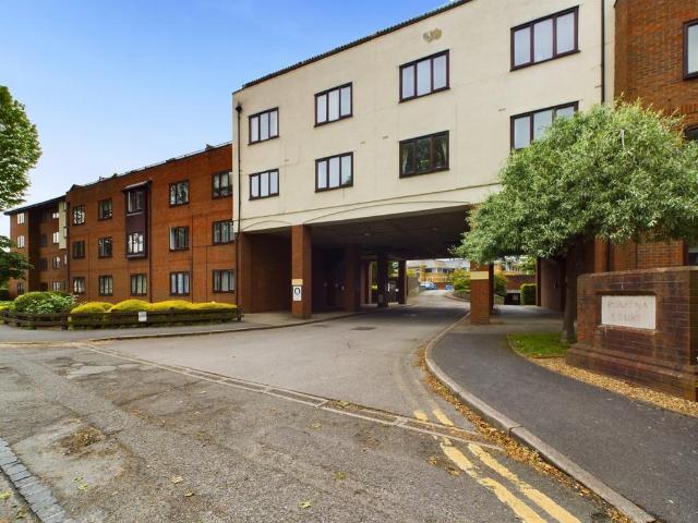 Flat for sale in Birch Green, Lower Halliford