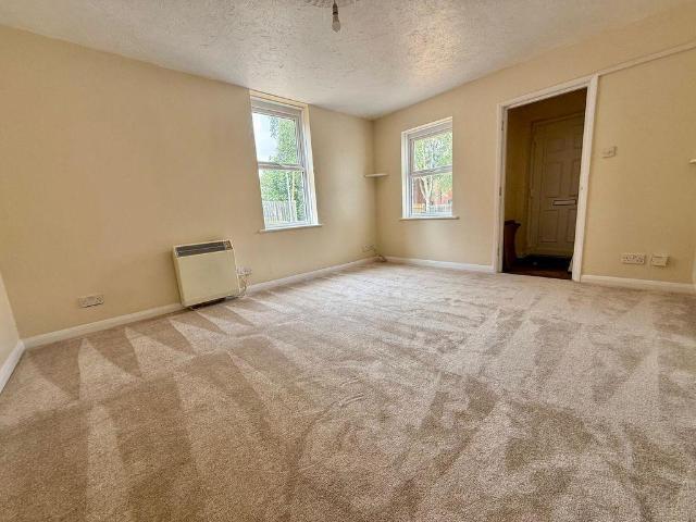 Flat for sale in Pokesdown, Bournemouth