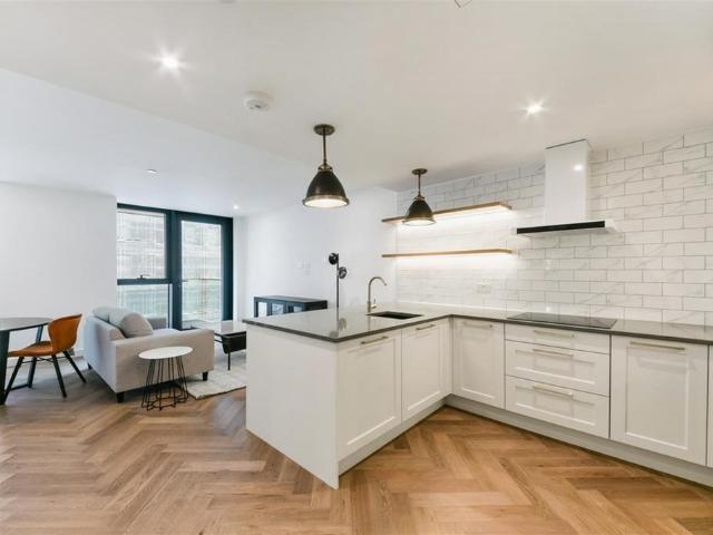 Flat for sale in St. George in the East, Wapping