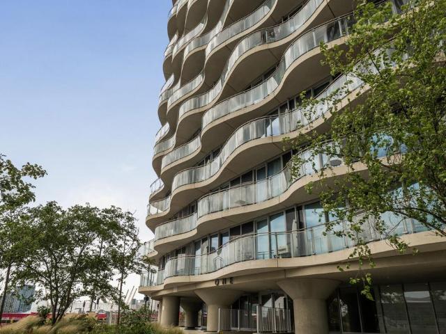 Flat for sale in Canning Town, Greater London