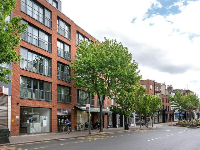 Flat for sale in Kensington, Greater London