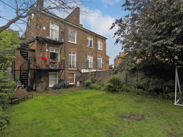 Flat for sale in Holloway, Lower Holloway