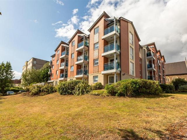 Flat for sale in Nangreaves, Wales