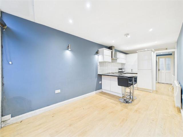 Flat for sale in Spike Island, Feckenham