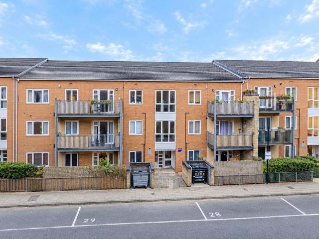 Flat for sale in London Borough of Haringey, Greater London
